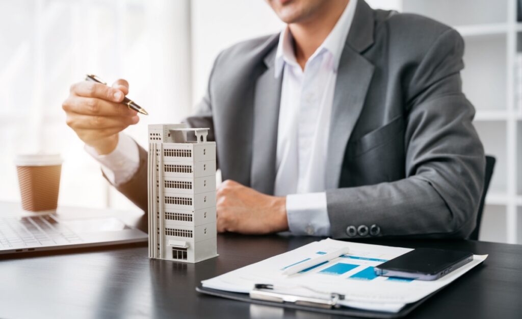 brandon charnas How to Turn Market Expertise Into Market Authority